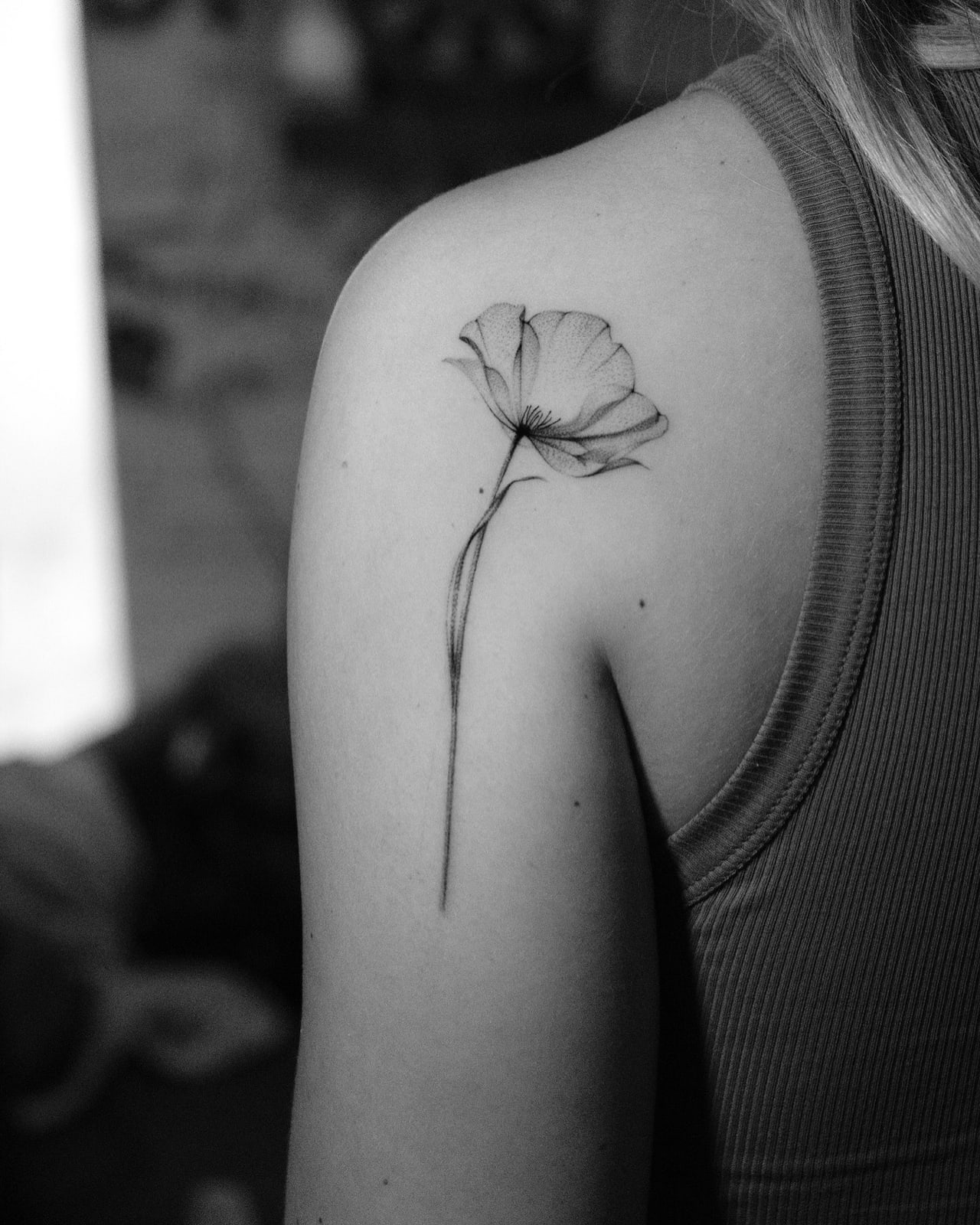 Poppy, minimal — light shading tattoo on the shoulder by Bobby, STUDIO MIBO