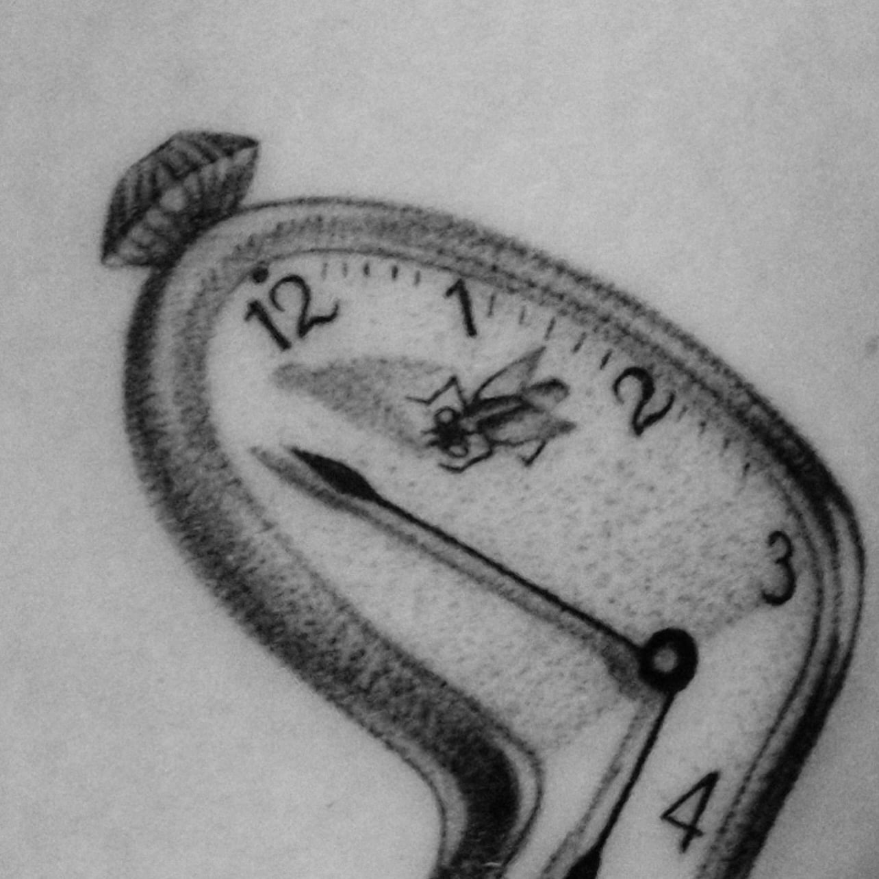 The melting clock, micro-realistic tattoo on the upper arm by Bobby, STUDIO MIBO