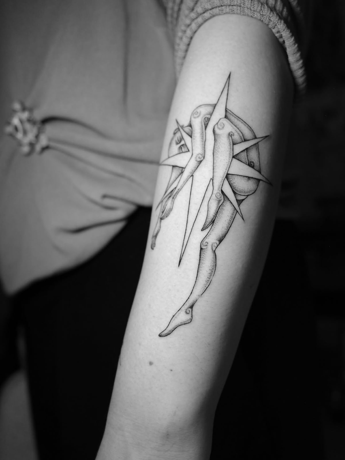 The lazy monster, tatuaggio fine line sull'avambraccio di Bobby, STUDIO MIBO