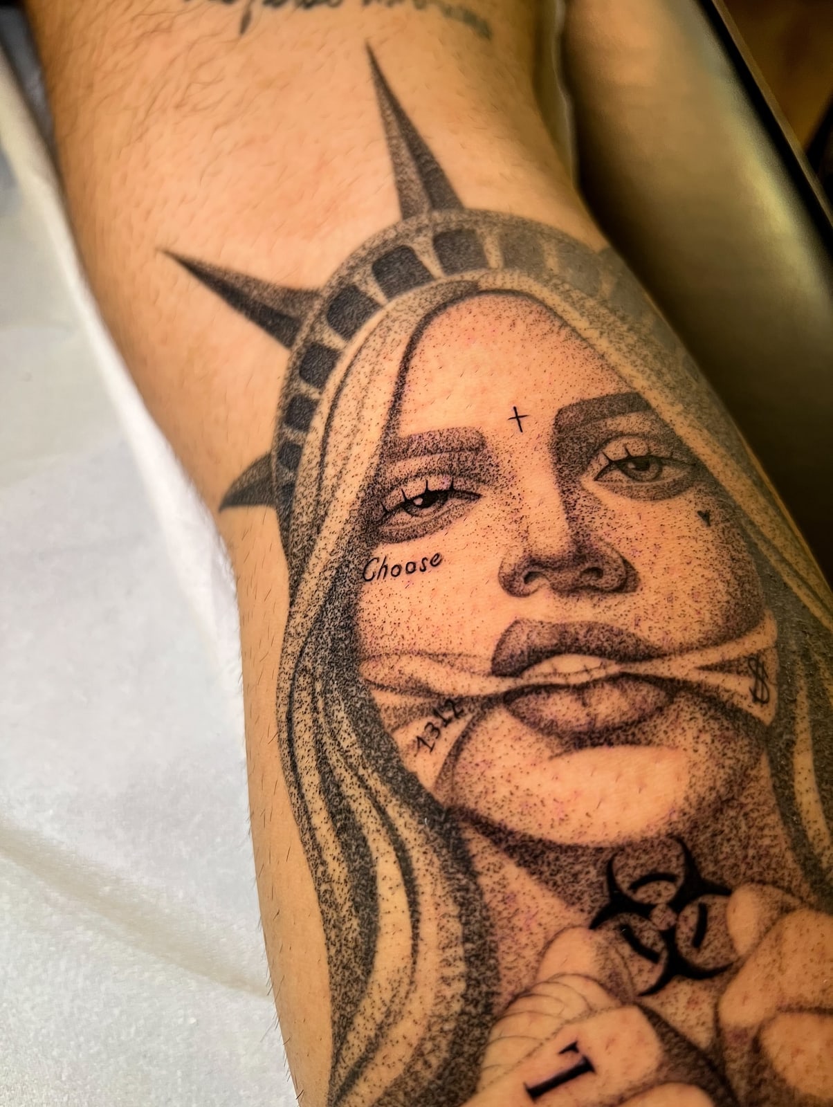 Quanto costa la libertà, tatuaggio realistico sull'avambraccio di Bobby, STUDIO MIBO