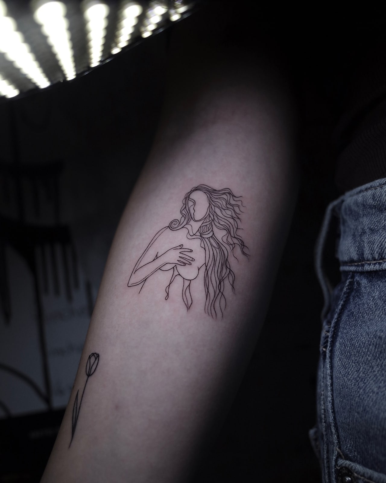 Aphrodite, fine line tattoo on the forearm by Mike, STUDIO MIBO